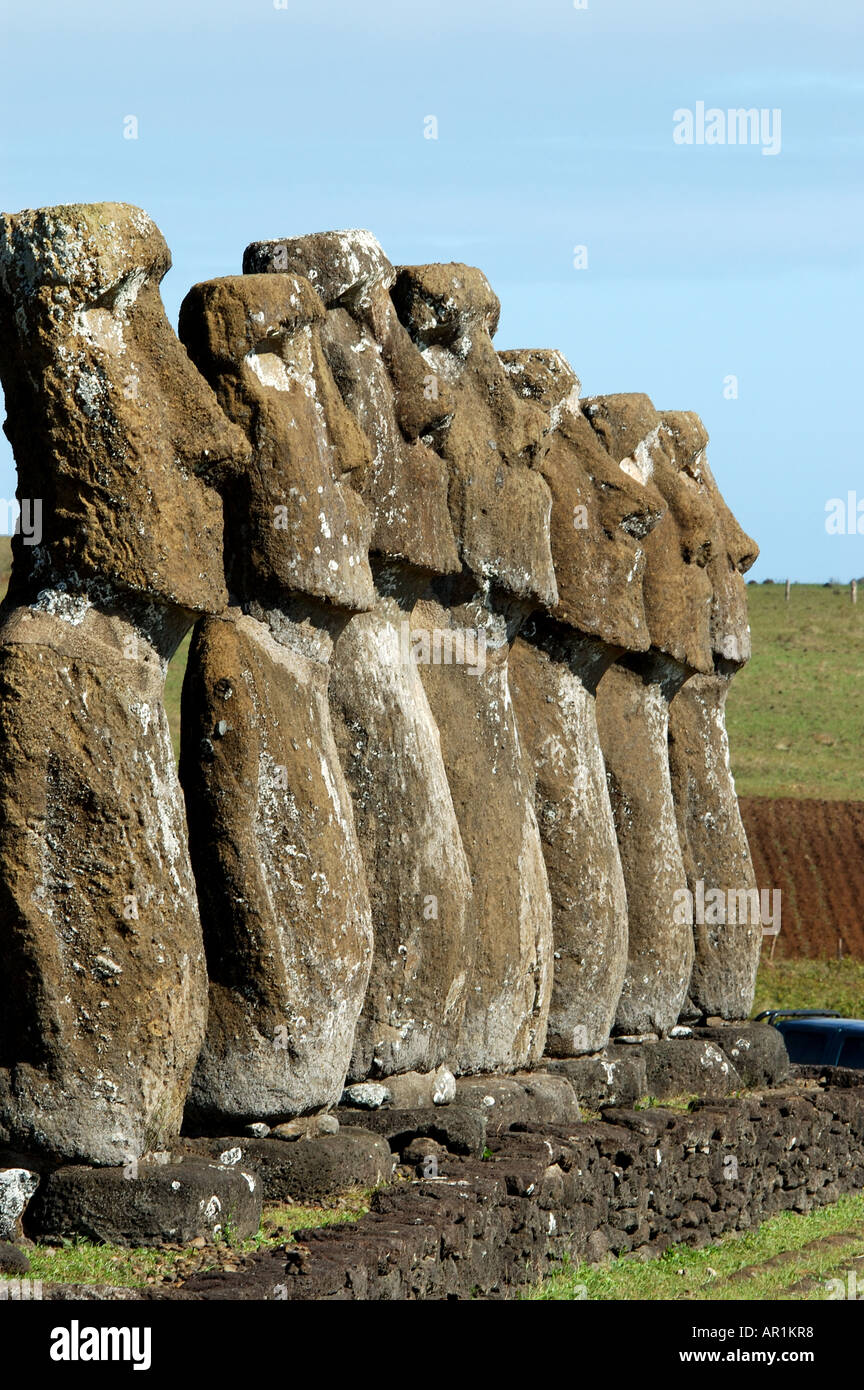 Chile-Osterinsel-Ahu-Akiva-7 sieben Moai in Zeile Stockfoto