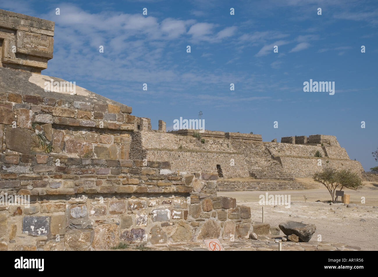 Mexiko Oaxaca Monte Alban Orig 200 v. Chr. Bauten L O Vordergrund Stockfoto