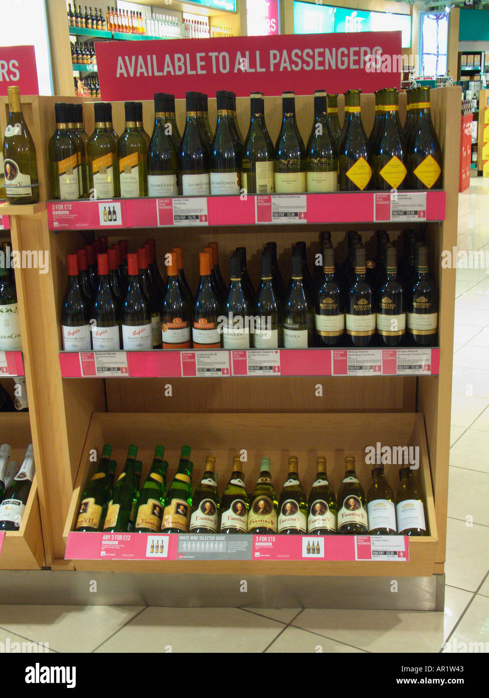 Duty Free Wein "Terminal 2" 'Manchester Airport' England Stockfoto