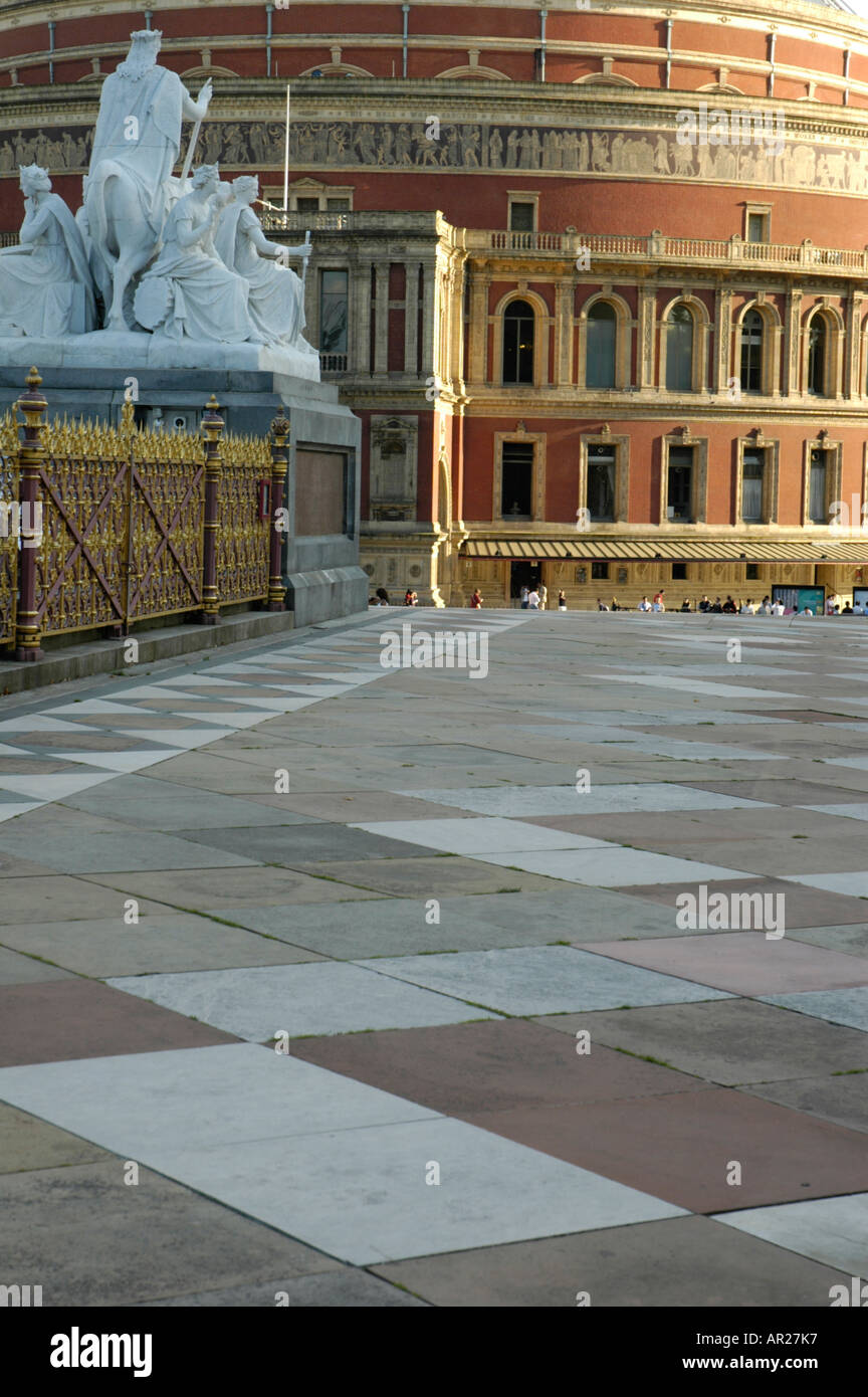 Die Royal Albert Hall angesehen von der Albert Memorial Kensington London England Stockfoto