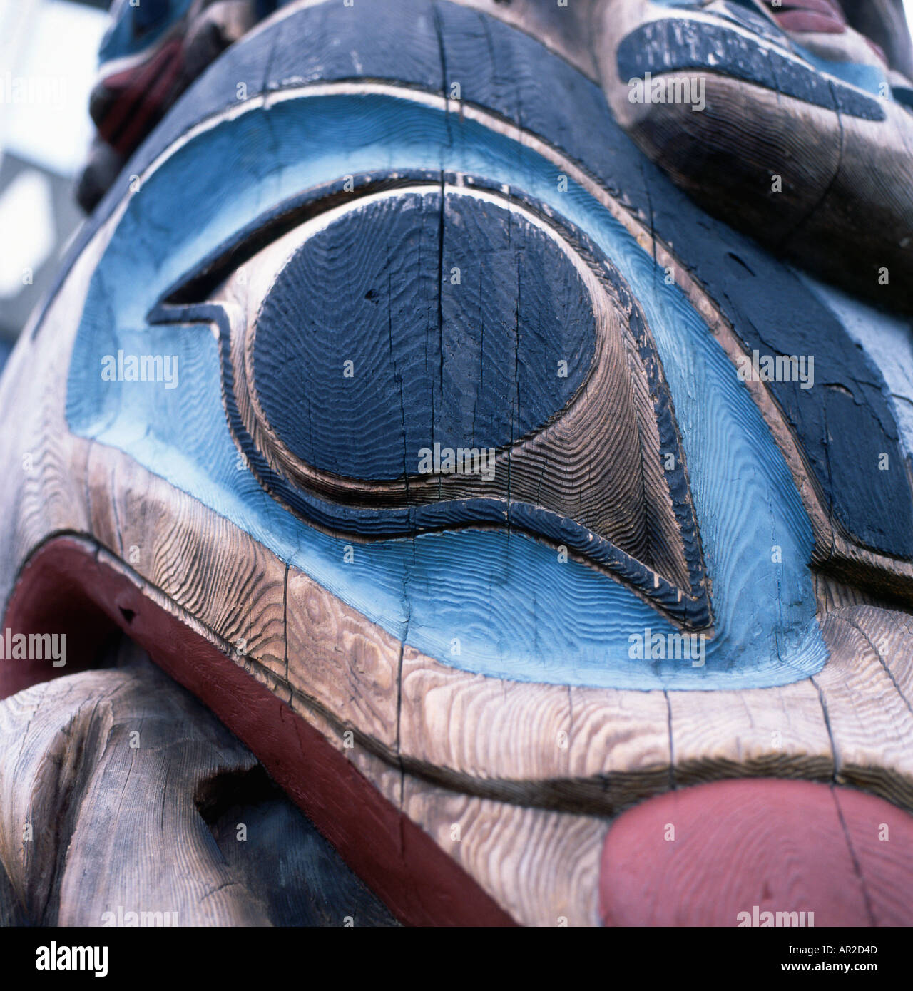 Nahaufnahme Foto von Auge Detail auf Künstler Bill Reid HAIDA Totempfahl in Vancouver, British Columbia Kanada KATHY DEWITT Stockfoto