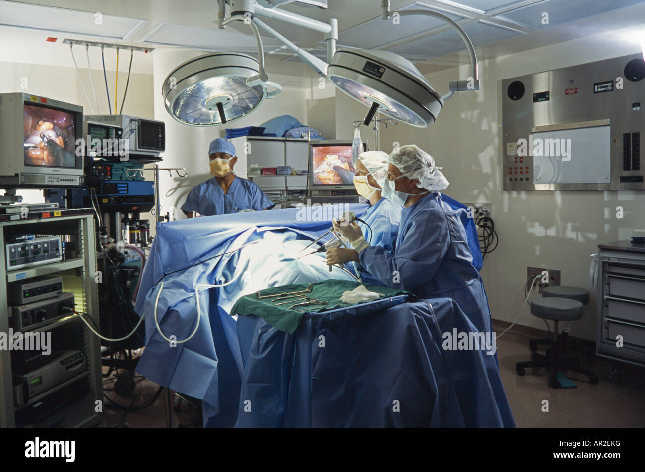 Betrieb im Gange in chirurgischen Suite, Chirurgen, die Operation, Endoskopie, Miami Stockfoto