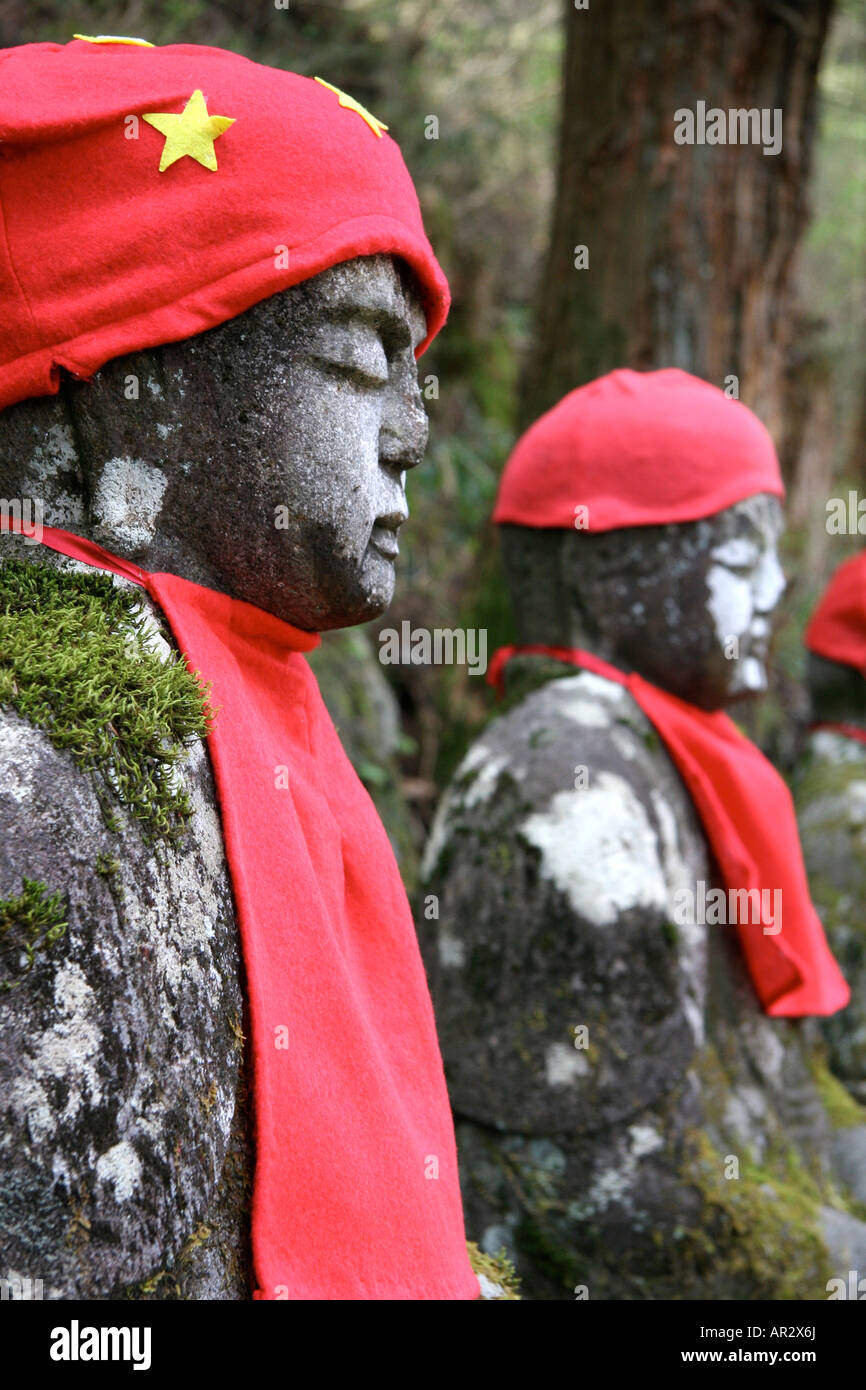 Die Narabi-Jizo, fünfzig Statuen von Jizo buddhistischen Heiligen von Reisenden, Nikko-Nationalpark, Japan Stockfoto
