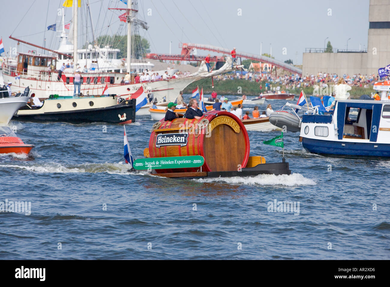 HOLLAND AMSTERDAM TALL SHIPS RACE EVENT 2005 HEINEKEN FASS BOOT Stockfoto