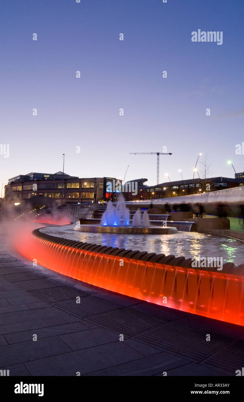 Wasserspiel vor Rail Station Sheffield UK Stockfoto