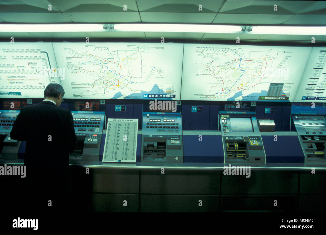 U-Bahn-Fahrplan Und Kartenautomat, Tokyo-Japan Stockfoto