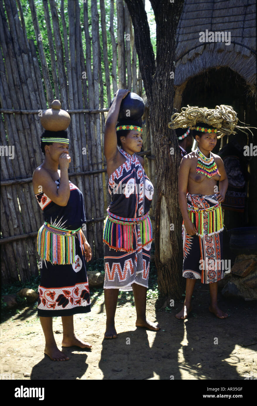 Zulu frauen -Fotos und -Bildmaterial in hoher Auflösung – Alamy