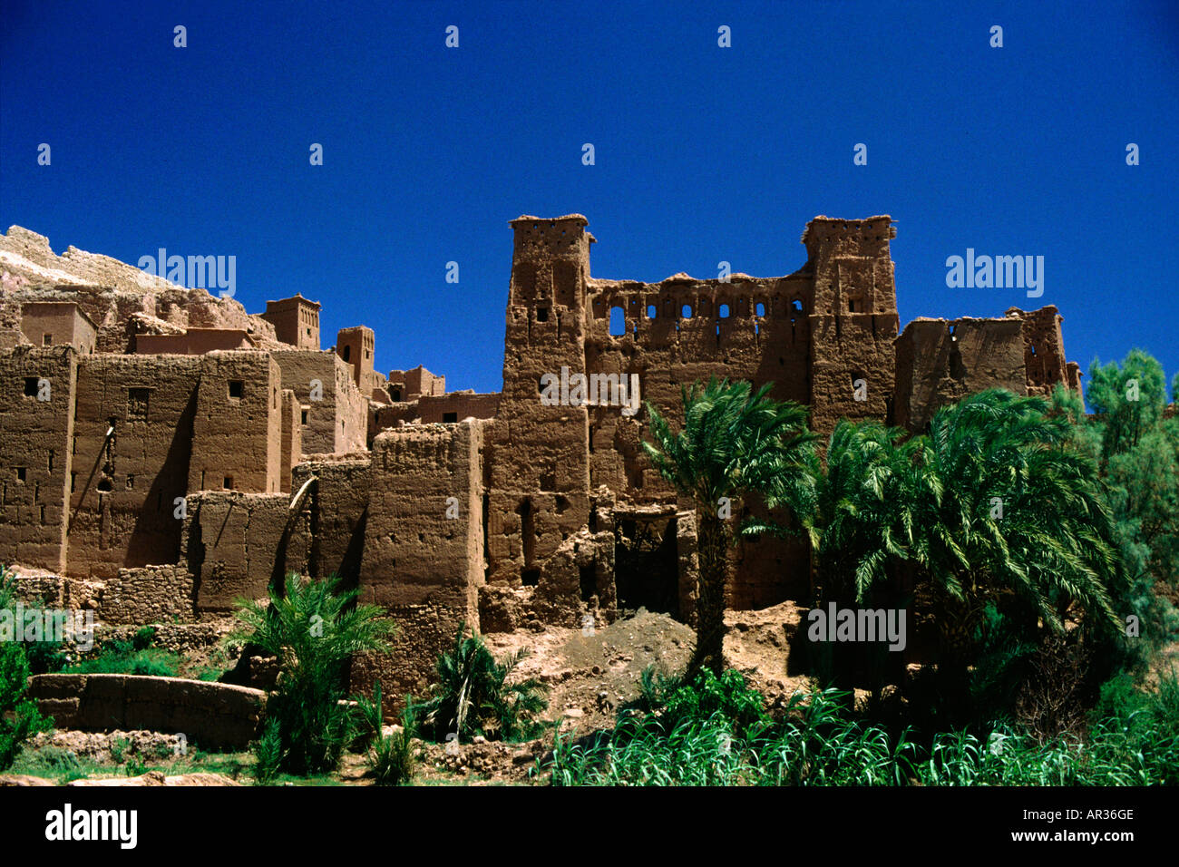 Ait Benhaddou Fort unter blauem Himmel, Ait Benhaddou, Marokko, Afrika Stockfoto