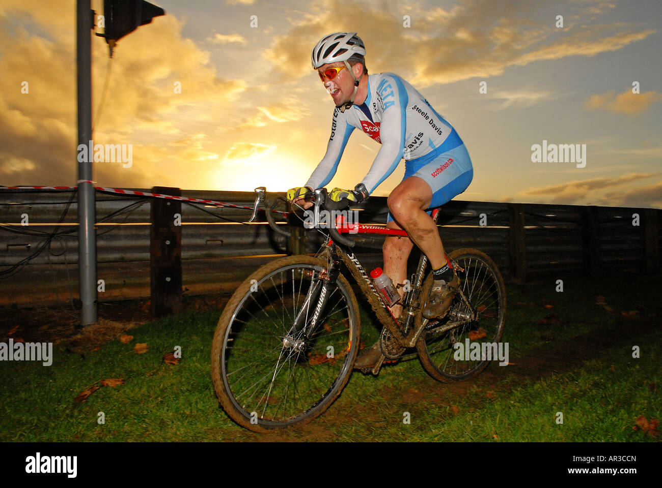 Bild Martin Phelps 26 11 06 Chippenham Cyclo cross Veranstaltung organisiert von Chippenham Wheelers in Castle Combe Rennstrecke Stockfoto