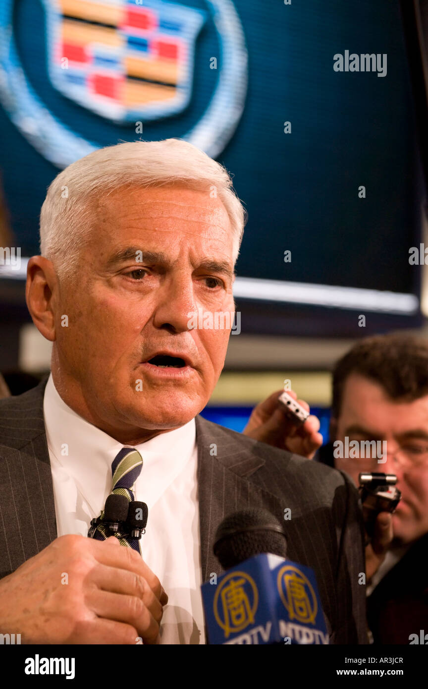 GM-Vizepräsident Produktentwicklung und Vorsitzender, GM North America Bob Lutz bei der 2008 North American International Auto Show Stockfoto