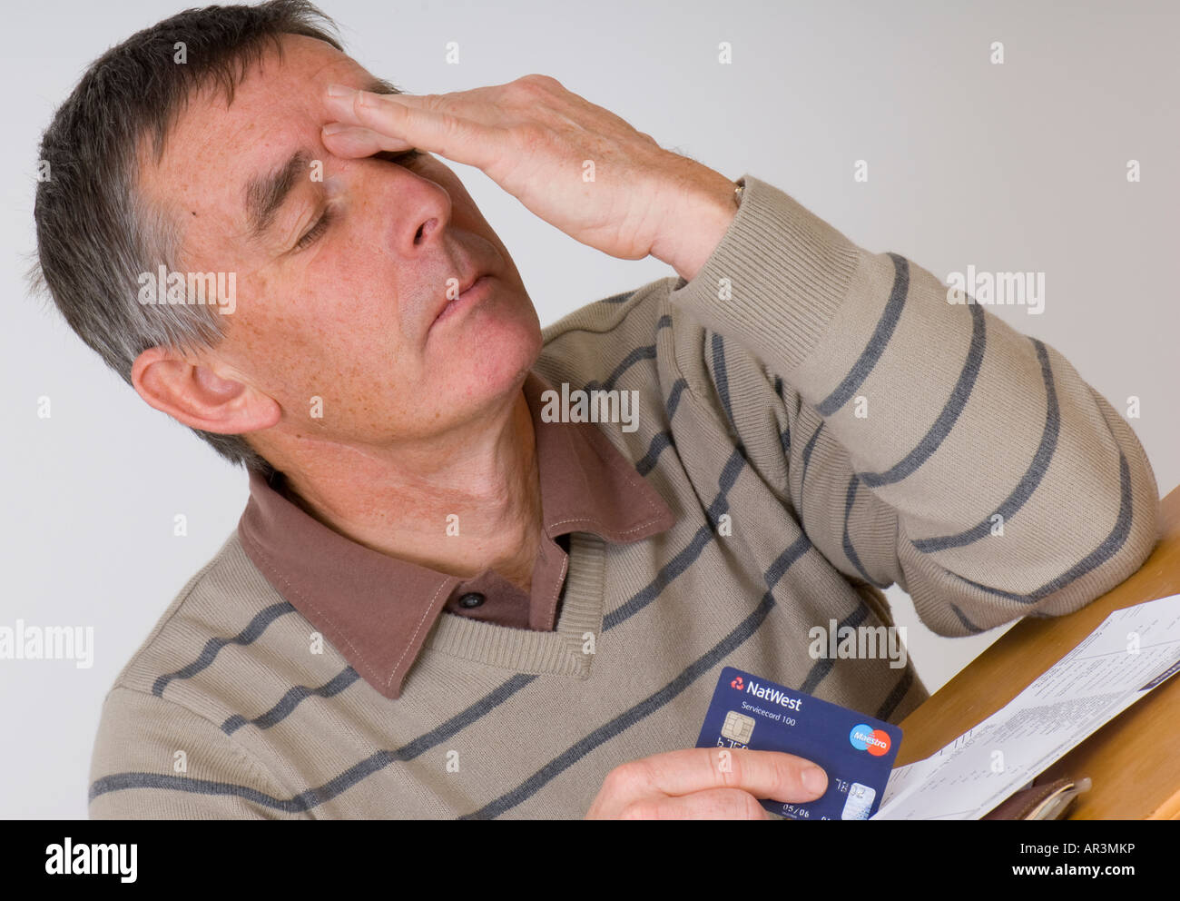 ältere männliche Schuldenprobleme Stockfoto