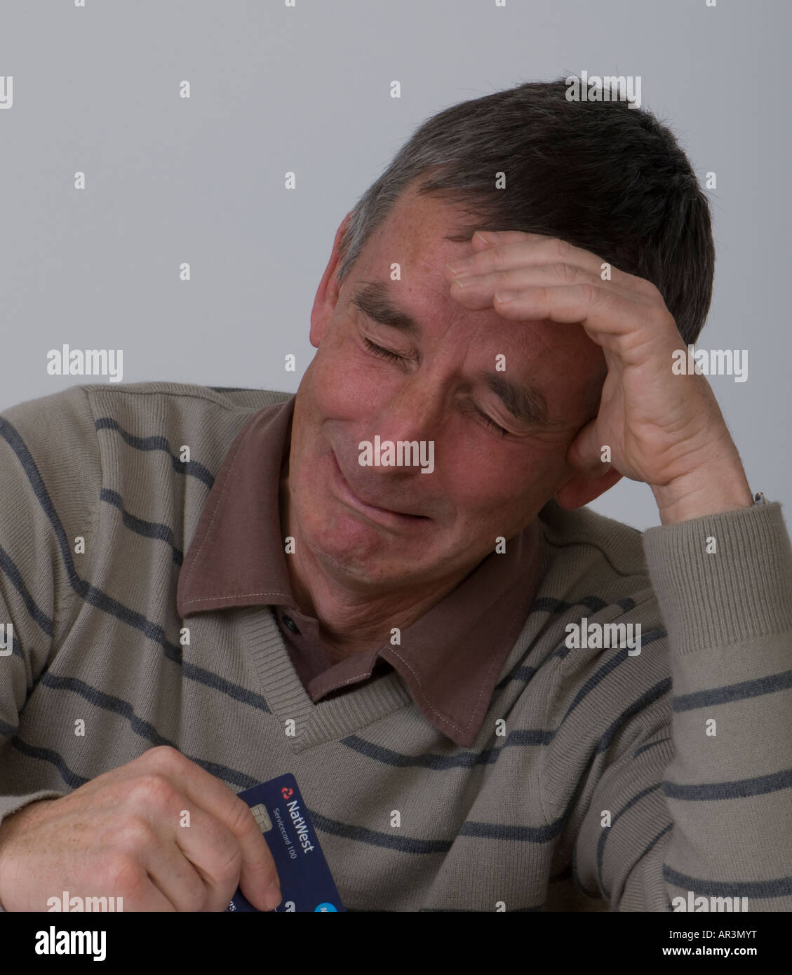 weinende Menschen deprimiert über Schuldenprobleme Stockfoto