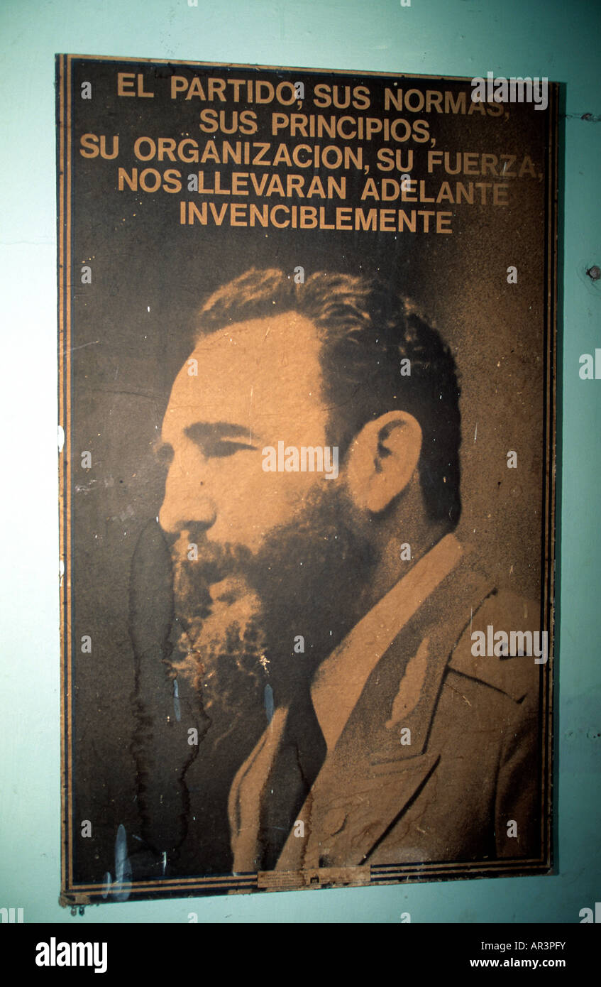 Karibik Kuba Havanna eine verblichene alte Poster von Fidel Castro Stockfoto