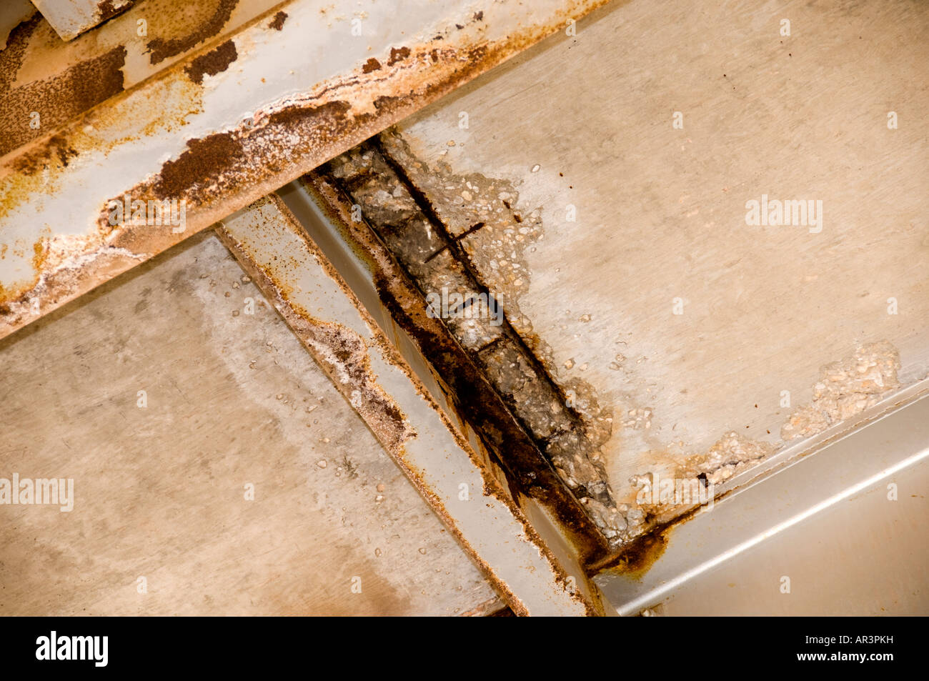 Die I-40-Brücke zeigt Probleme der Verschlechterung und Zerbröckelung in Oklahoma City, Oklahoma. 02.02.2008 Stockfoto