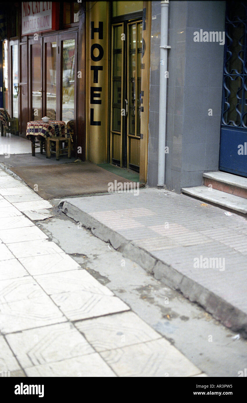 Straße mit Eingang des Hotel, Istanbul, Türkei Stockfoto