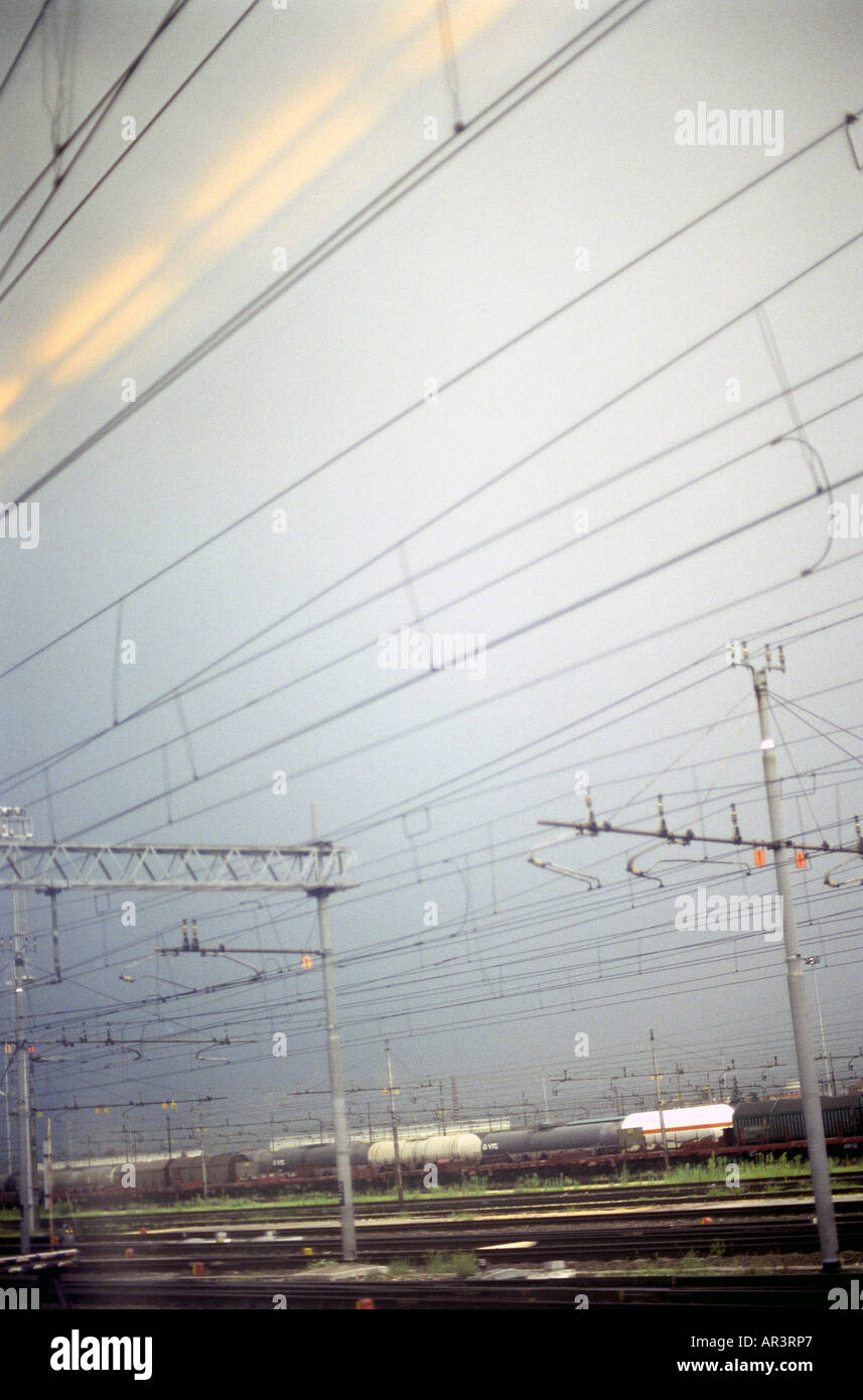 Blick aus dem Zug auf Schiene verfolgt, Hauptbahnhof, Verona, Italien Stockfoto