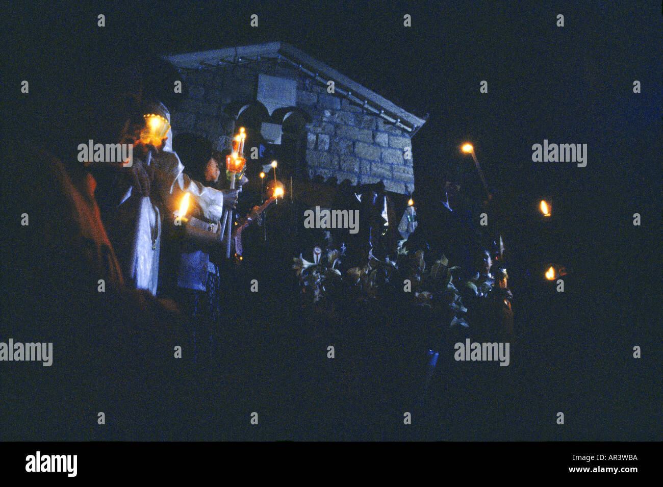 Voulagmeni Athen Griechenland Ostersamstag Kerzen Midnight Service Stockfoto