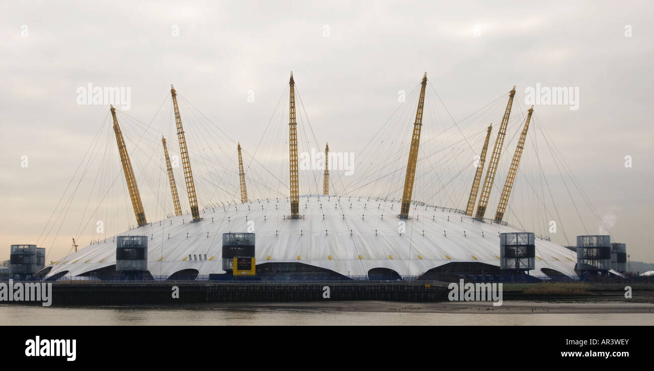 Millennium Dome mit Masten und Dach in Greenwich, East London, UK Stockfoto