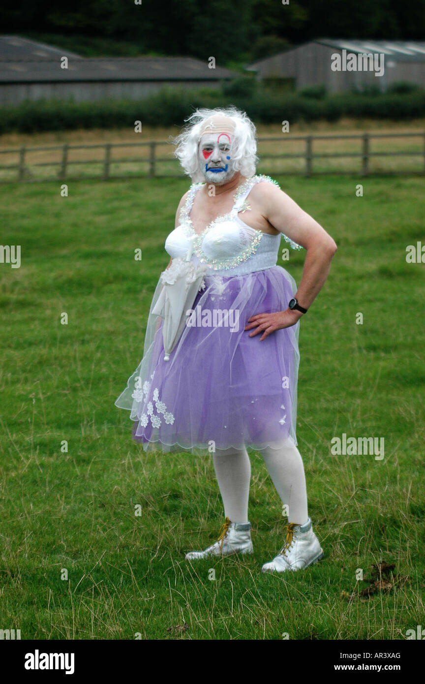 Bild Martin Phelps 02 09 06 Reporter Lewis Albourne Karneval Prozession Karneval clowns Stockfoto