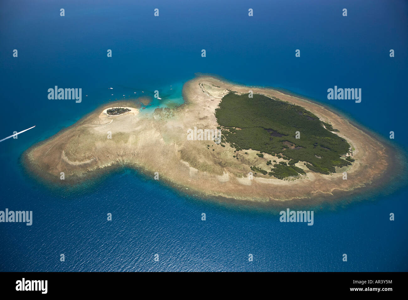 Low Isles Riff in Form der Karte von Australien-Great Barrier Reef Marine Park in der Nähe von Port Douglas North Queensland Australien Antenne Stockfoto