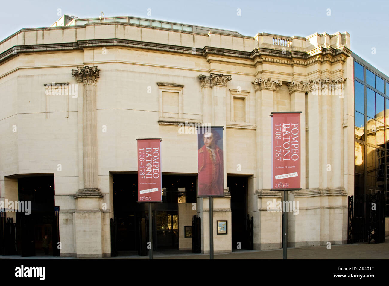 Haupteingang der Sainsbury-Flügel der National Gallery am Trafalgar Square, London, UK Stockfoto