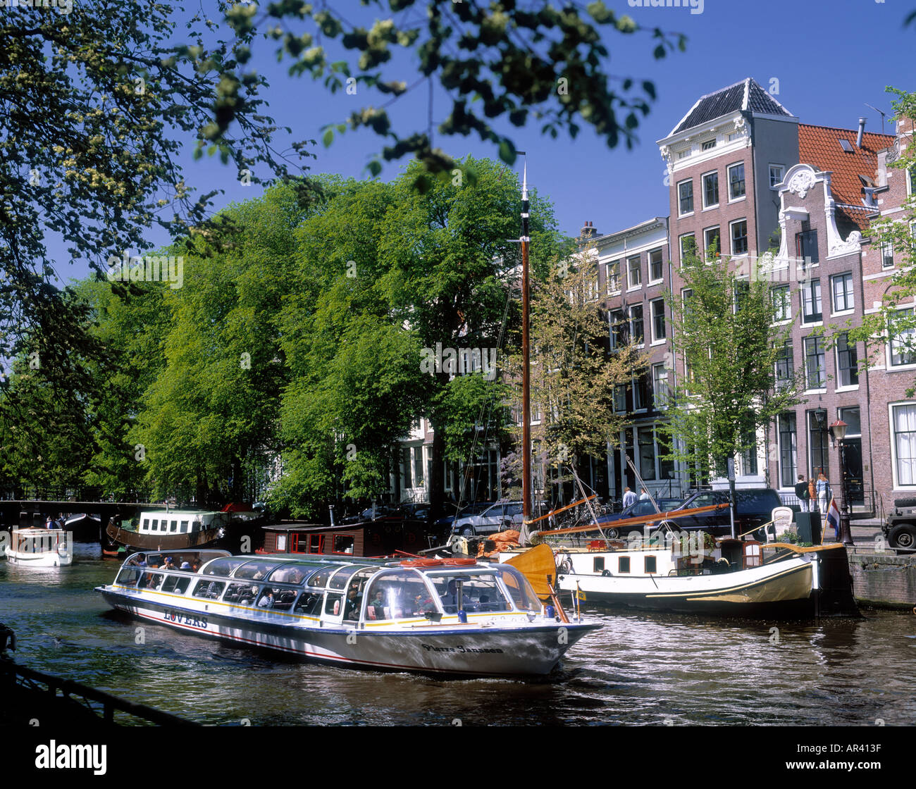 Nahaufnahme von Ausflugsschiff auf Brouwersgracht Amsterdam Holland Stockfoto