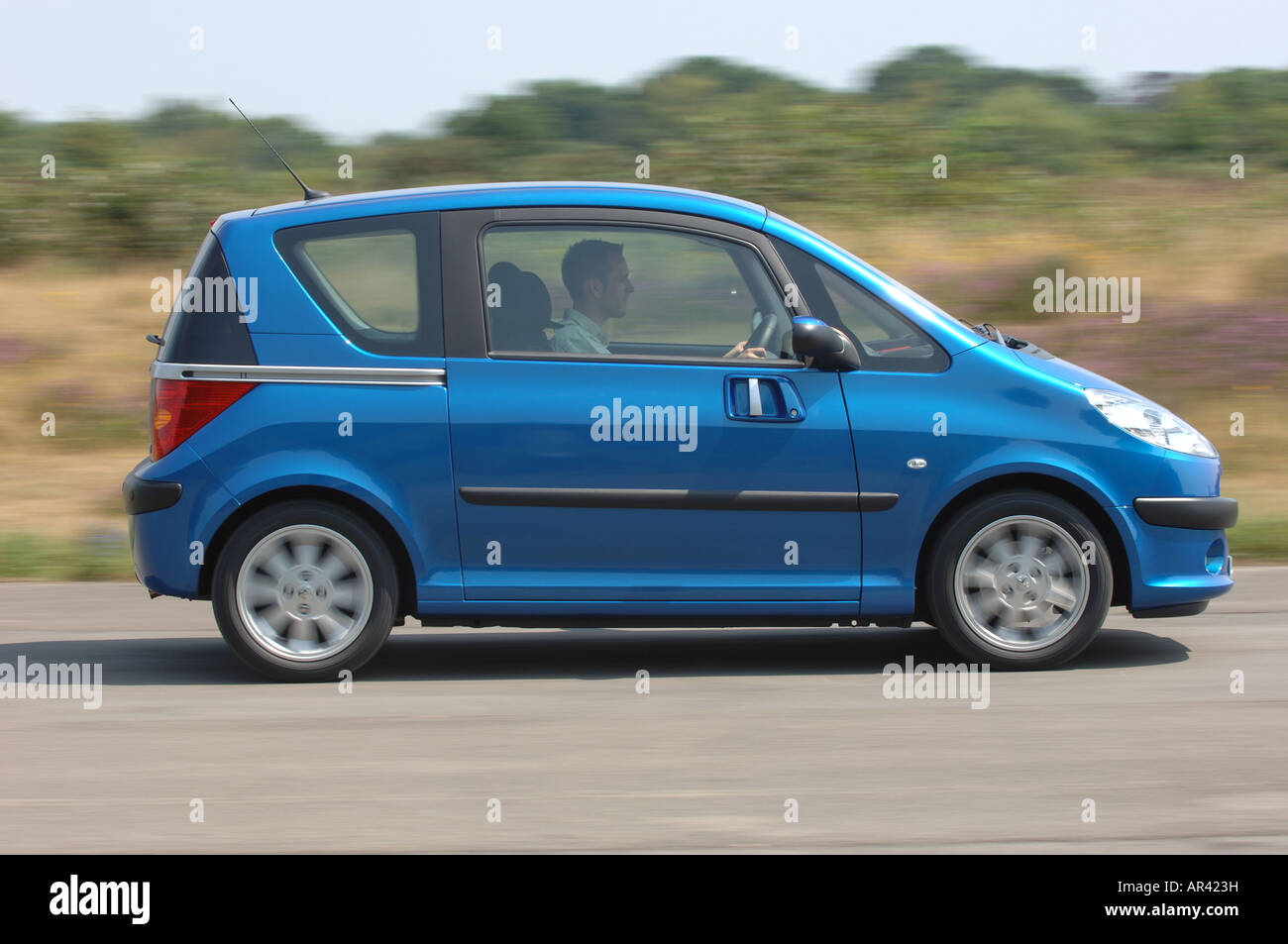 Peugeot 1007 Schiebe Elektrische Tur Stadtauto Stockfotografie Alamy