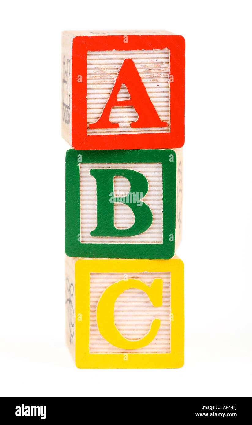Alphabet-Blöcke aufgereiht, Abc, isoliert auf weiss zu buchstabieren Stockfoto