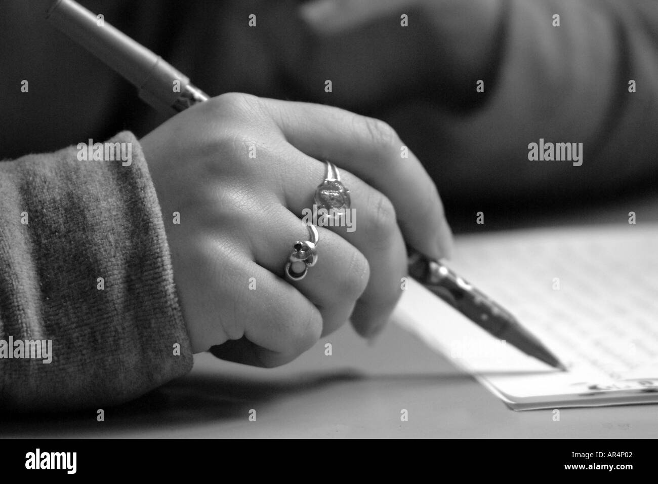 Schreiben von Hand während einer Prüfung Stockfoto