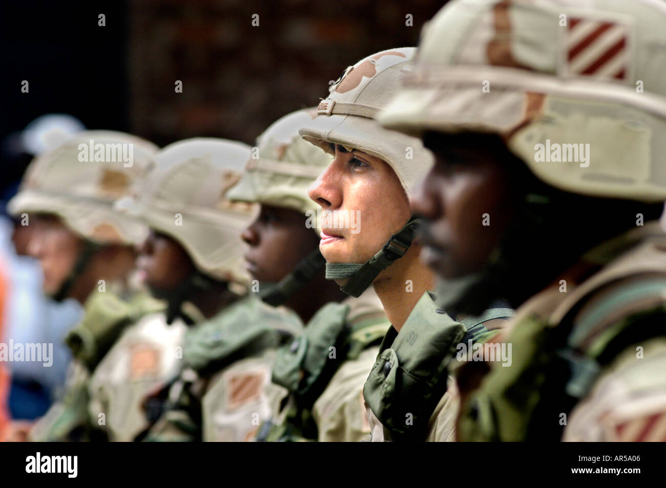 Echte Soldaten stehen vor der Rückkehr der US-Armee aus dem Dienst im Irak in der Atlanta Georgia GA USA Formation Stockfoto