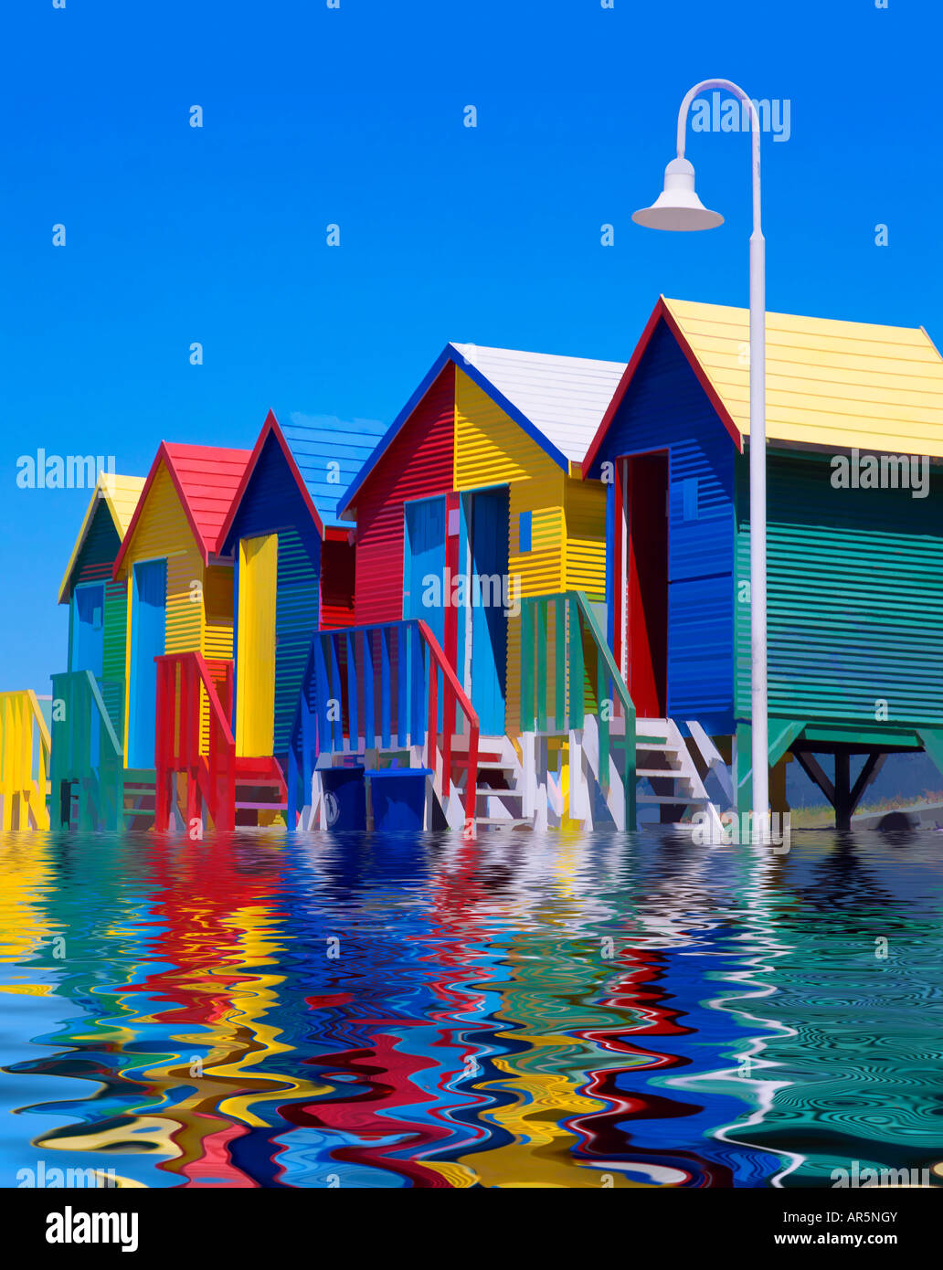 Farbenfrohe Strandbuden, in der Nähe von Kapstadt, Südafrika Stockfoto