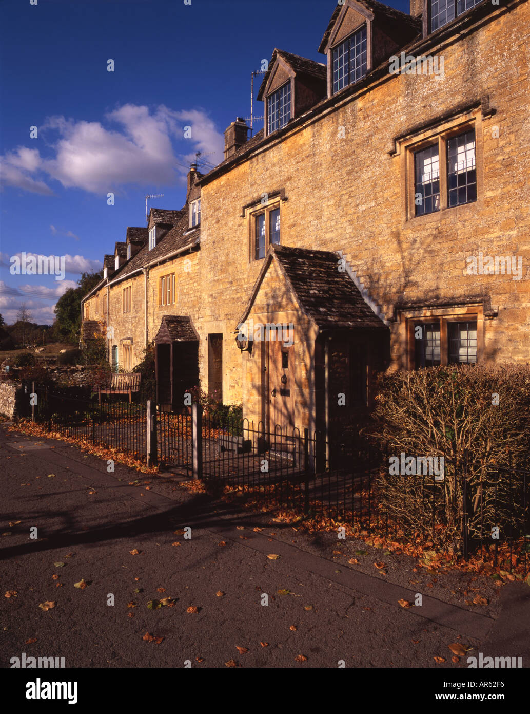 Ferienhäuser am Lower Slaughter in den Cotswolds Stockfoto