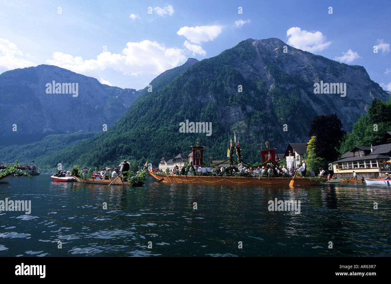 traditionelles fest am Fronleichnam-Tag am See Hallstaetter See, Hallstatt, Salzkammergut, Oberösterreich, Österreich Stockfoto