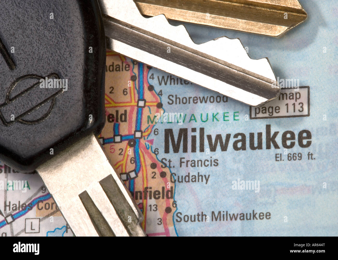 Eine Nahaufnahme von einer Karte aus Milwaukee Wisconsin mit Autoschlüssel Stockfoto