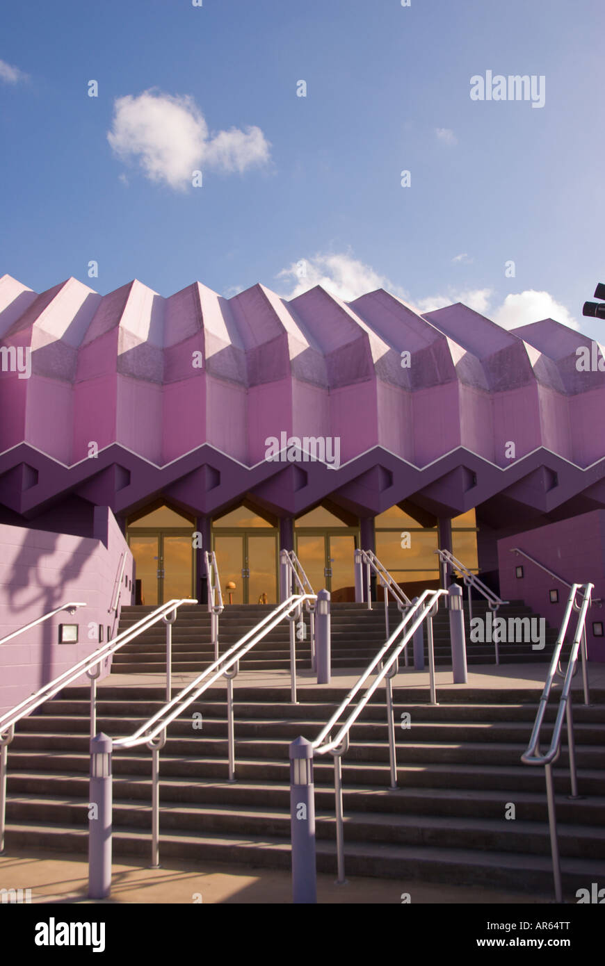 Van Wezel Performing Arts Hall Sarasota, Florida, Sehenswürdigkeit, Architektur, Gebäude, Jakobsmuschel Muschel Dach, Lavendel Stockfoto
