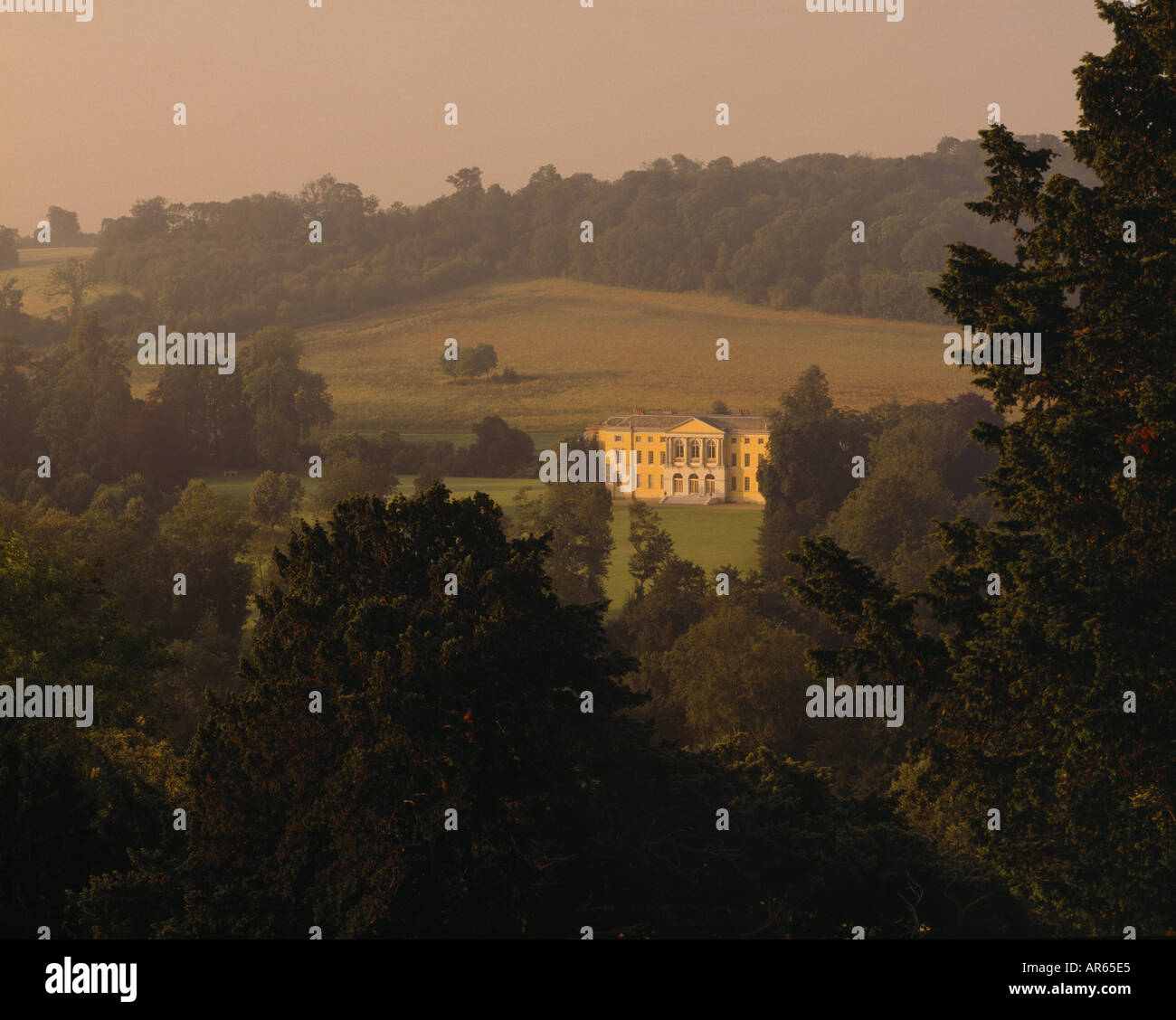 West Wycombe Park Buckinghamshire Glühen in der nebligen Morgensonne Stockfoto