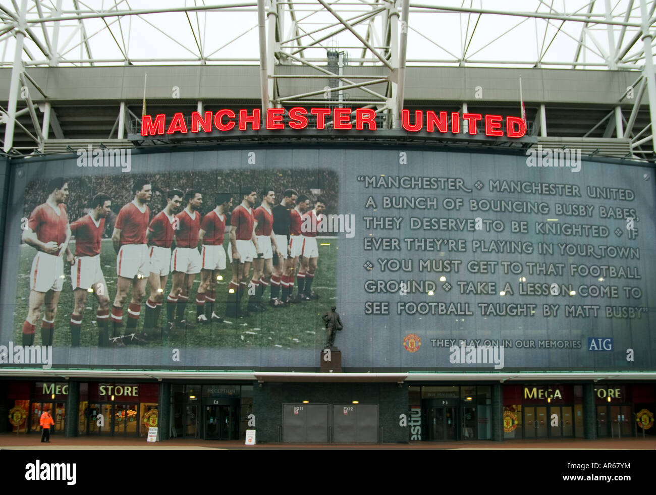 50. Jahrestag Tribut zu The München Air Crash bei Manchester Uniteds Boden Stockfoto