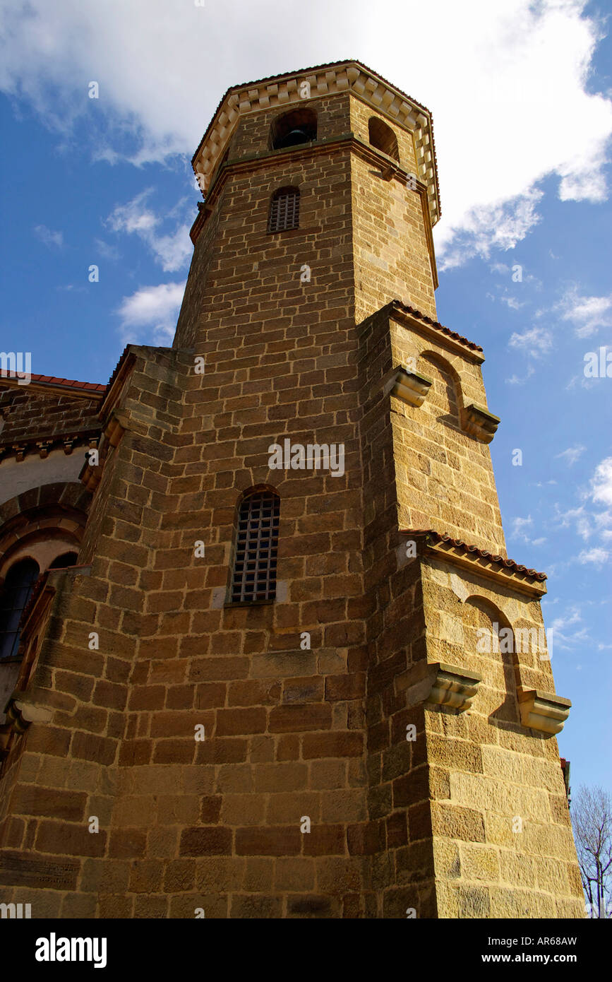 Kirchturm der Kirche Santa Maria von sestao Stockfoto