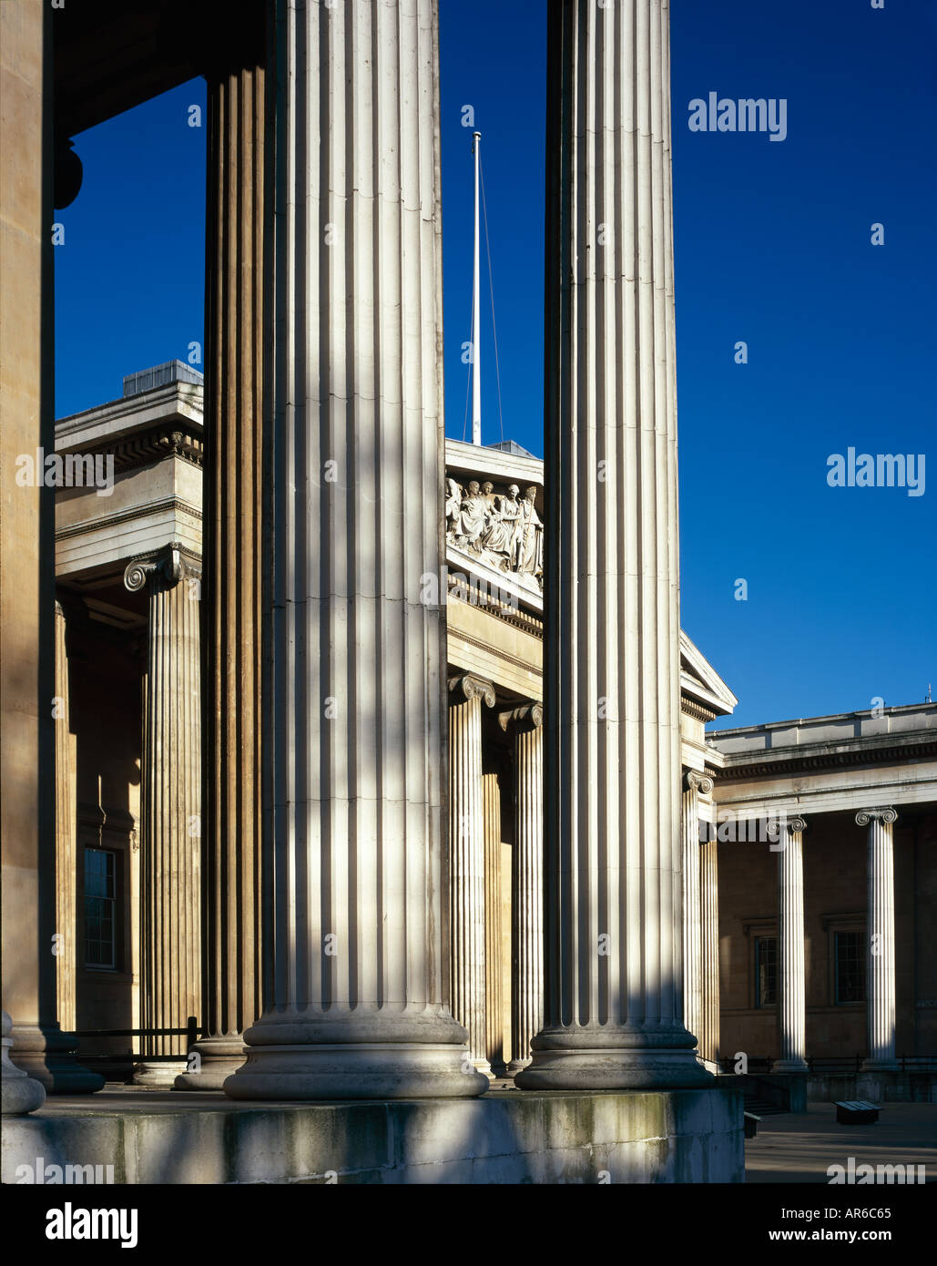Das British Museum, Bloomsbury, London. Original Ionischen Portikus und Haupteingang. Architekt: Sir Robert Smirke Stockfoto