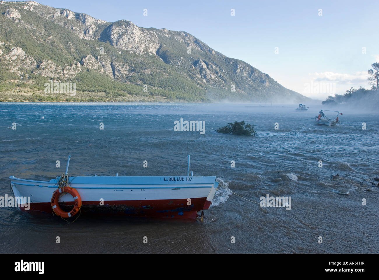 Sturmschäden Sie auf Angelboote/Fischerboote in Akbuk Bucht, Bucht von Gökova-Türkei. Stockfoto
