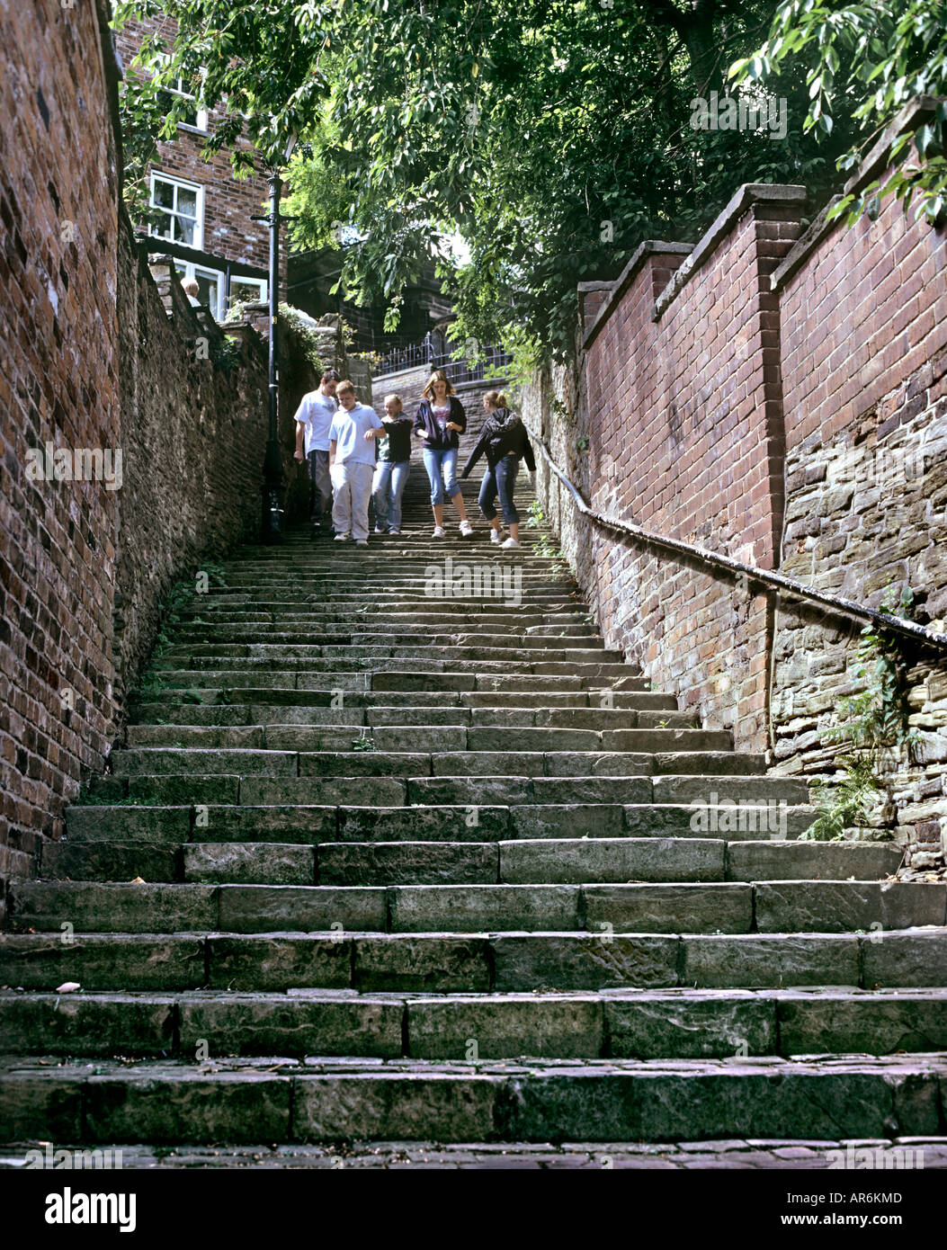 Die 108 Schritte, Macclesfield. Sie führt von St. Michael Kirche in der Nähe des Stadtzentrums bis Wasser grün. Stockfoto