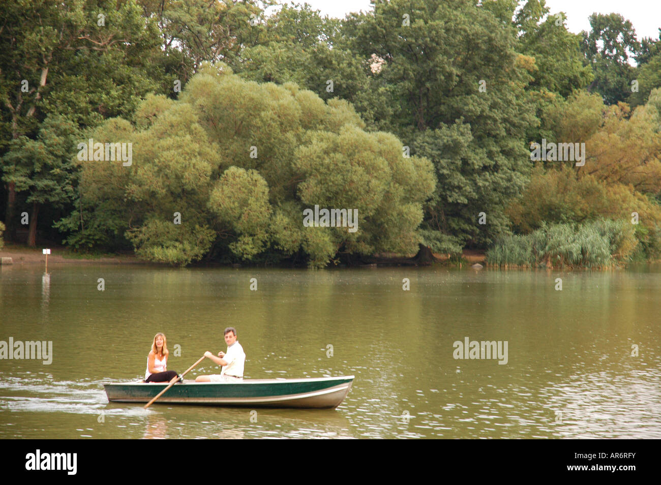 Paar auf einem Boot im Central Park New York USA Stockfoto