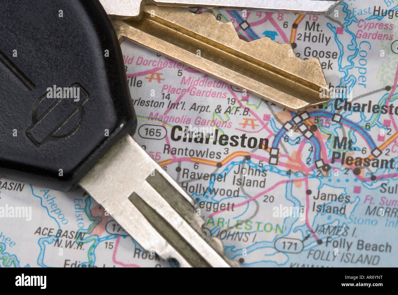 Eine Nahaufnahme von einer Karte von Charleston South Carolina mit Autoschlüssel Stockfoto