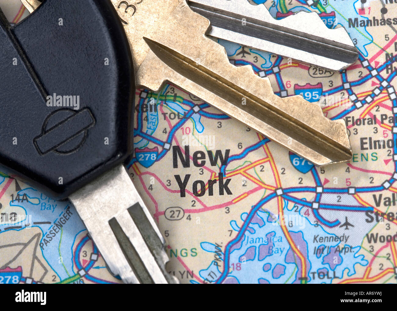 Eine Nahaufnahme von einer Karte von New York City oder Manhattan mit Autoschlüssel Stockfoto