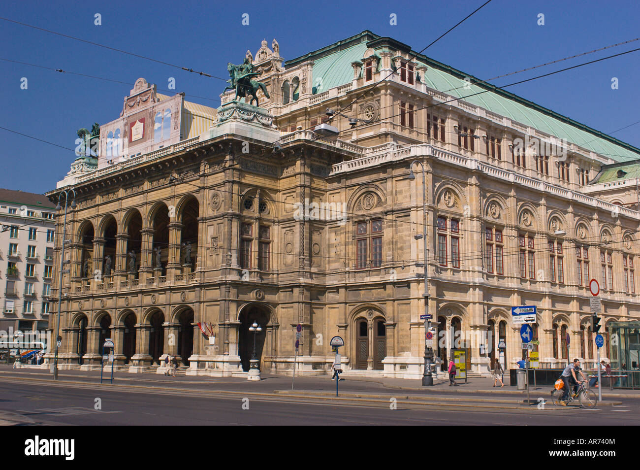 Wien-Österreich-Opernhaus außen Stockfoto