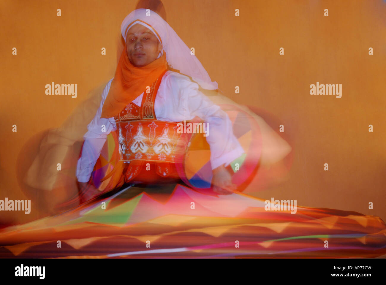 Die wirbelnden Tanourah Tanz, InterContinental Taba Heights, Taba Heights, Sinai-Halbinsel, Ägypten Stockfoto