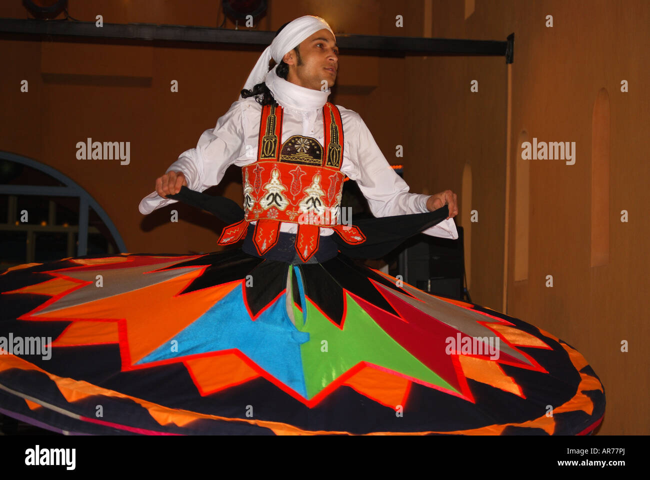 Die wirbelnden Tanourah Tanz, InterContinental Taba Heights, Taba Heights, Sinai-Halbinsel, Ägypten Stockfoto