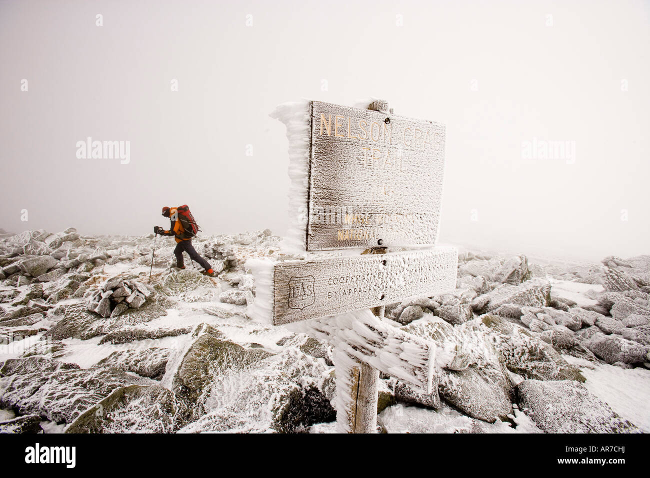 Ein Winterwanderer nahe dem Gipfel des Mount Washington in New Hampshire White Mountains Stockfoto