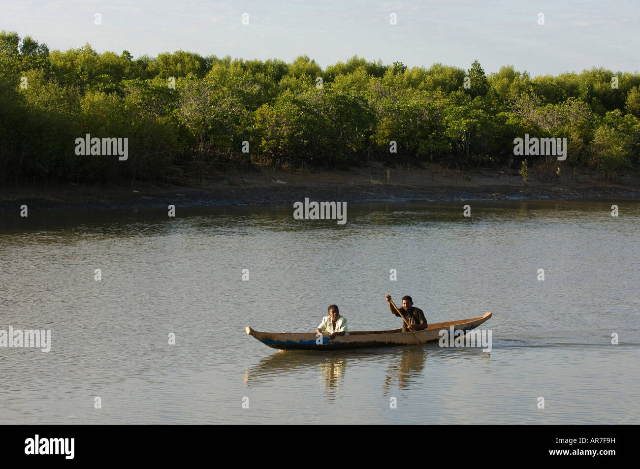 Kanu auf dem Fluss Morondava, Morondava, Madagaskar Stockfoto