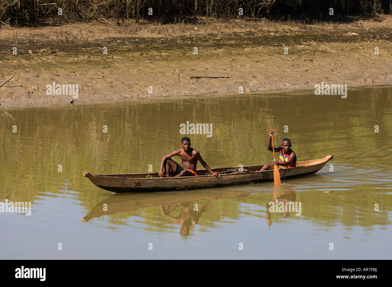 Kanu auf dem Fluss Morondava, Morondava, Madagaskar Stockfoto